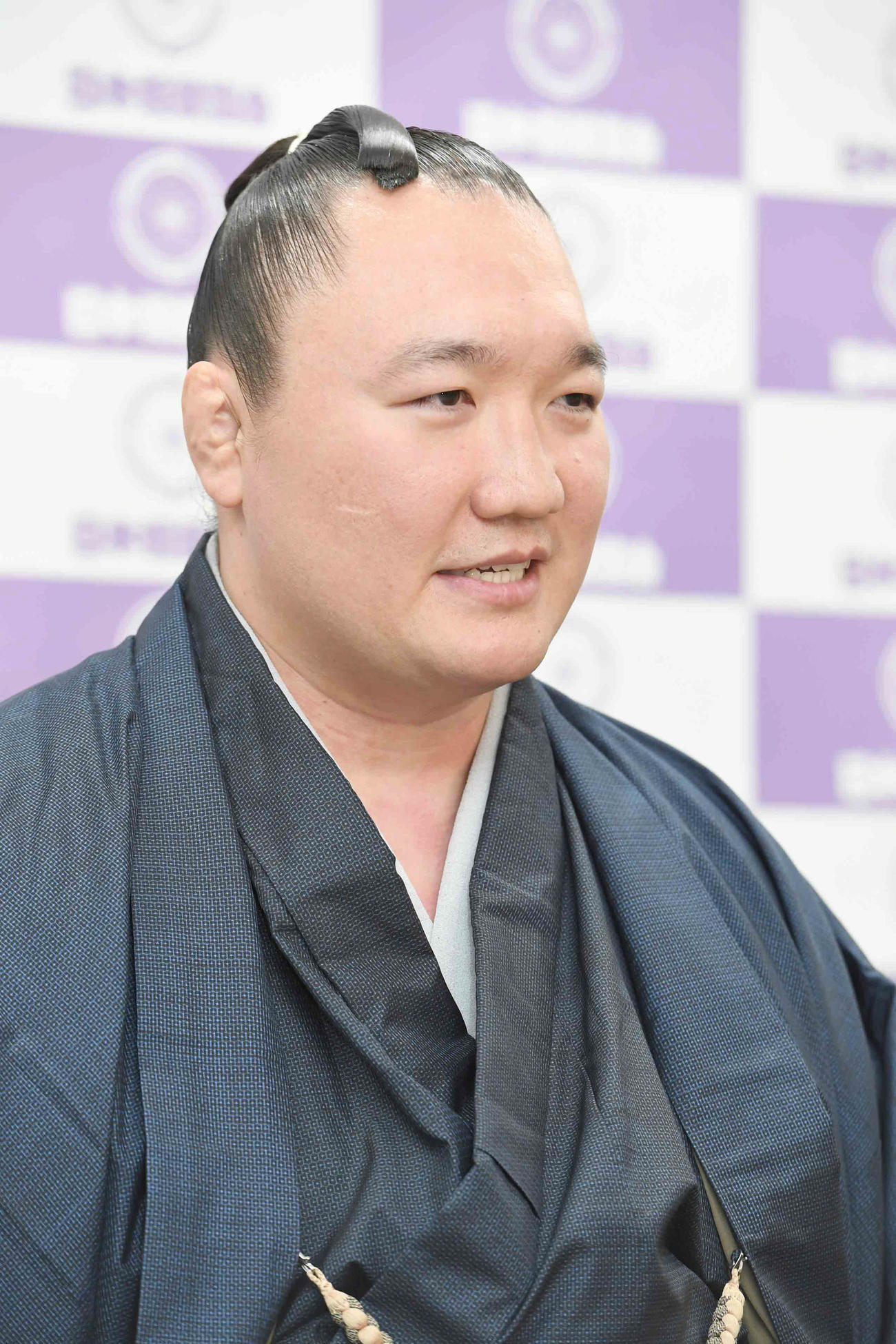 引退会見に臨む荒鷲（撮影・小沢裕）