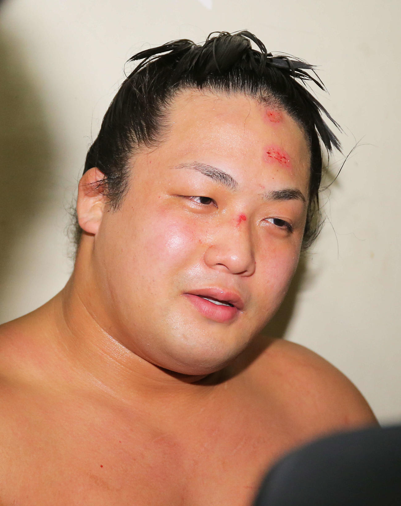 記者の質問に答える翠富士（撮影・河田真司）