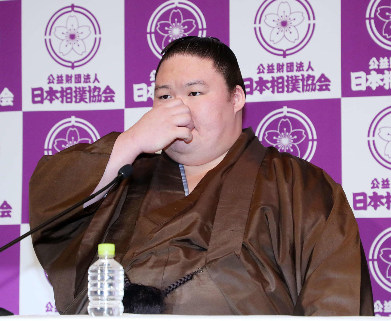 引退会見をする元大関豪栄道の武隈親方（撮影・鈴木正人）