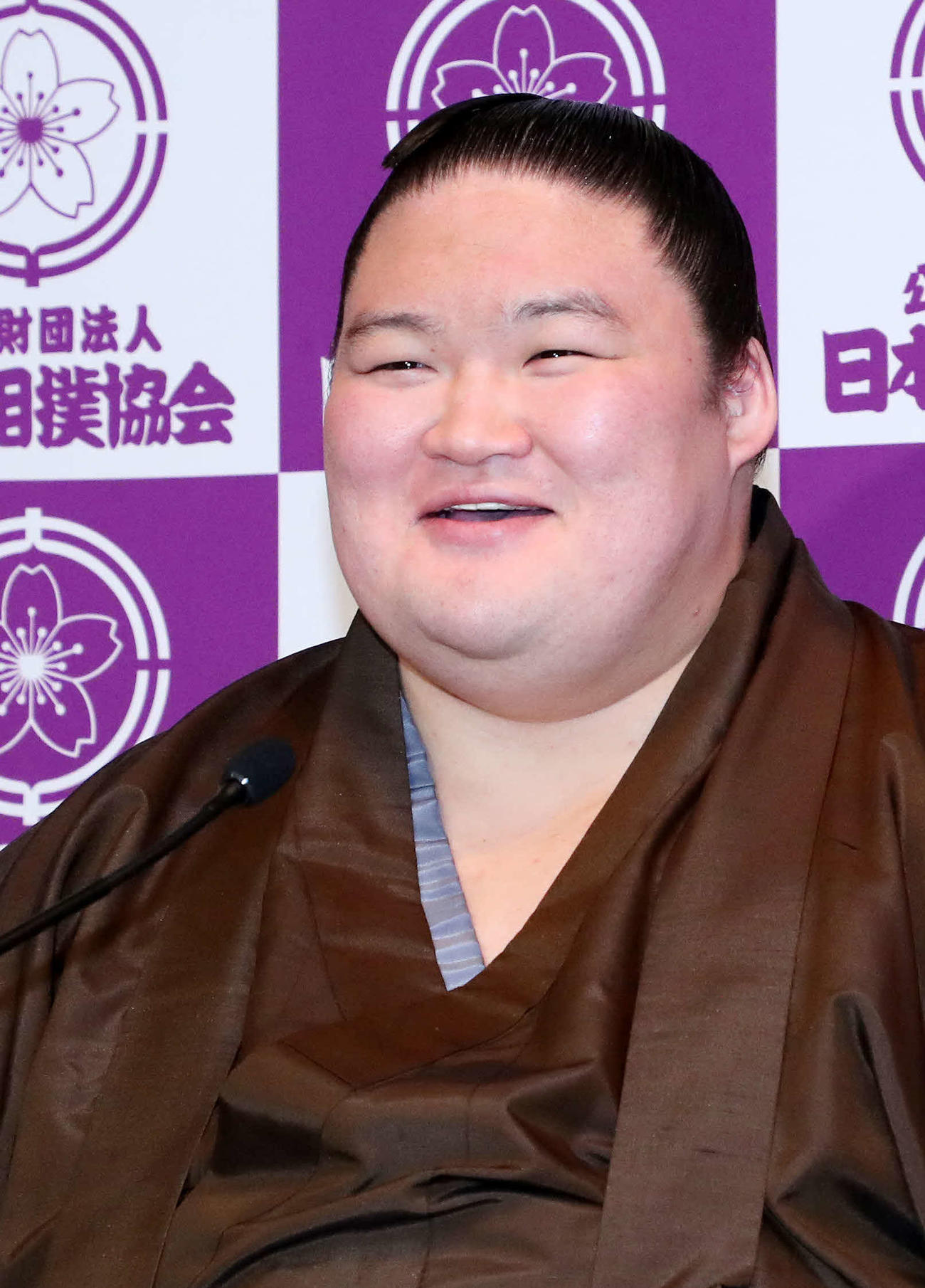 引退会見で笑顔を見せる元大関豪栄道の武隈親方（撮影・鈴木正人）