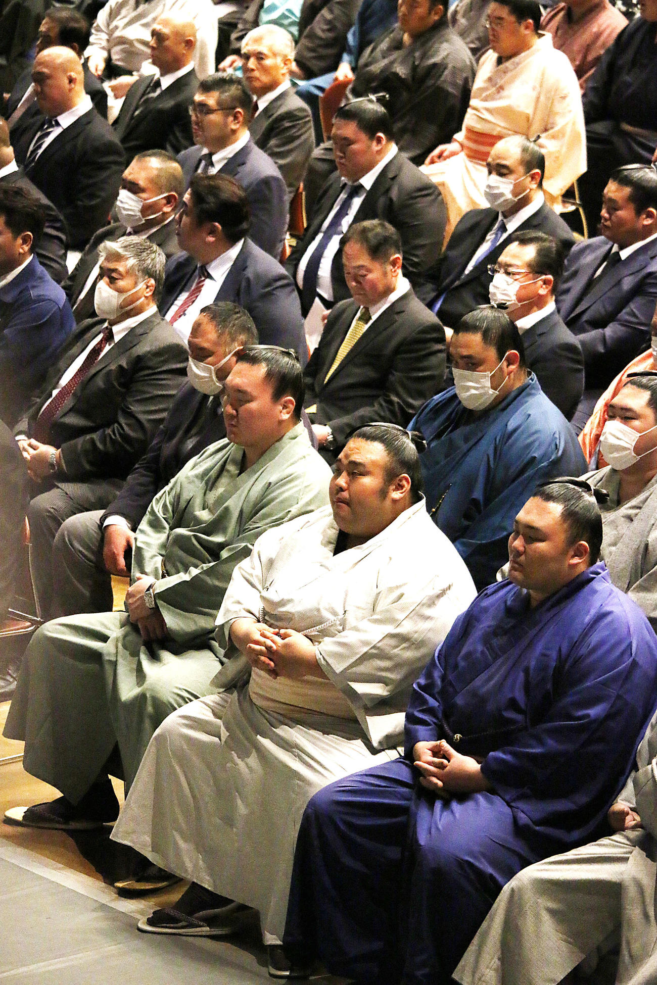 4日の全協会員を対象とした研修を受ける、左から白鵬、貴景勝、朝乃山