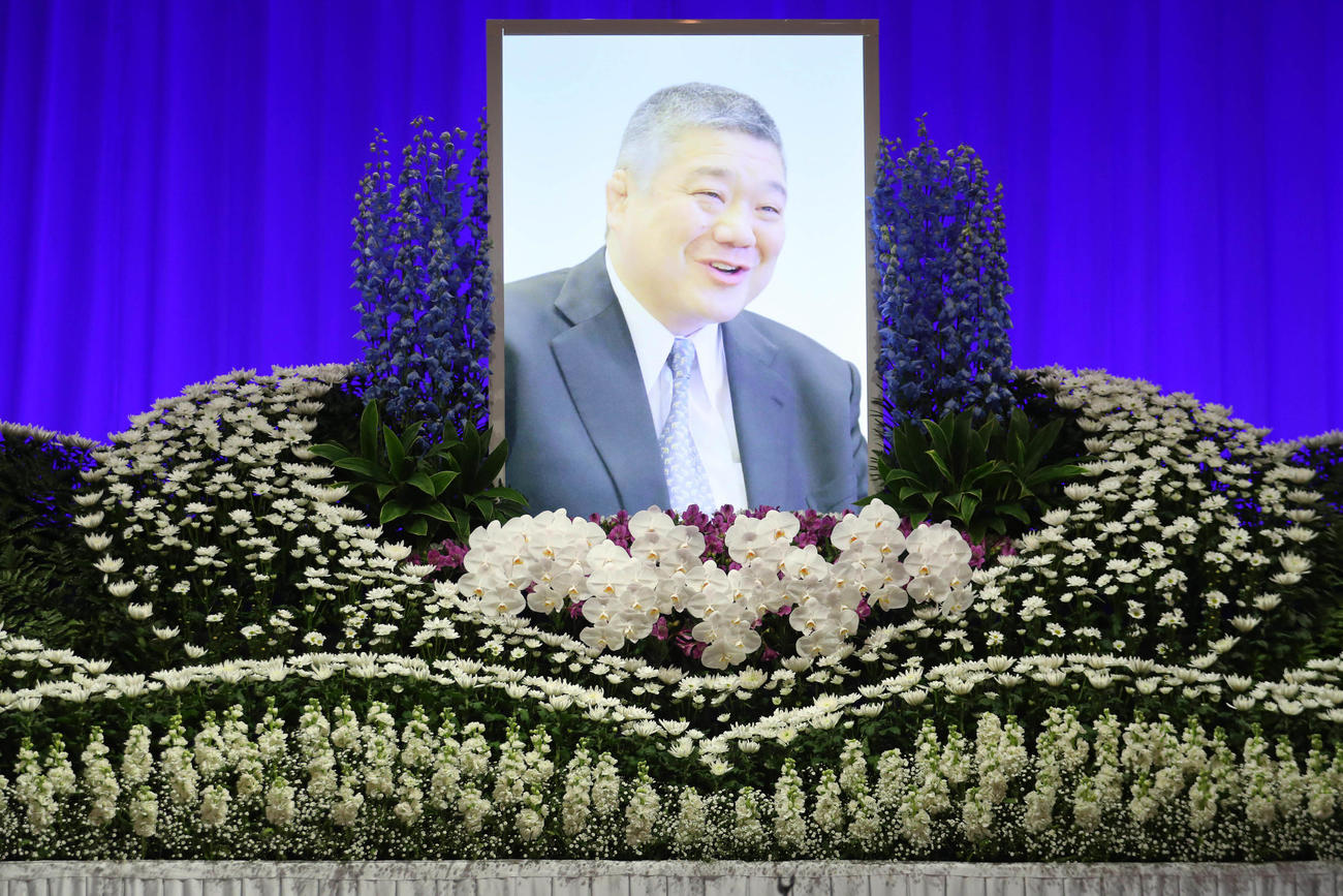 近畿大学相撲部伊東勝人監督お別れの会に飾られた遺影（撮影・宮崎幸一）