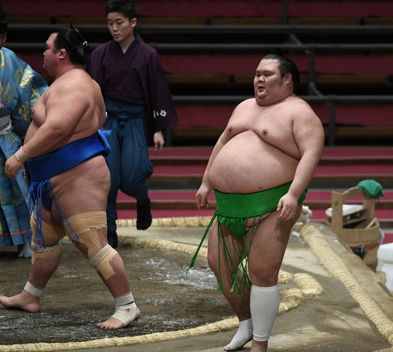 琴奨菊に敗れた千代丸（撮影・渦原淳）