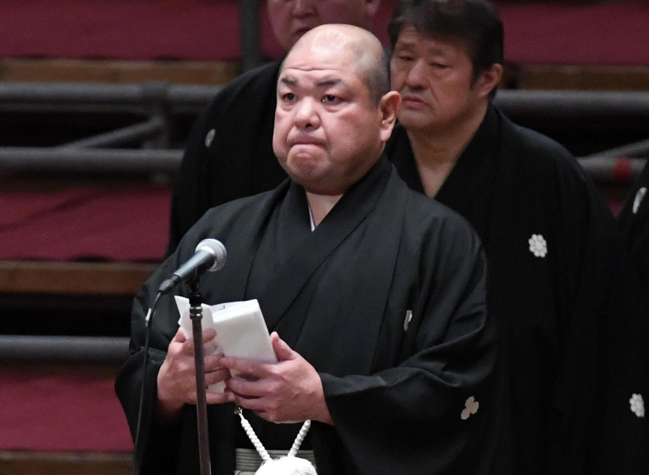 3月22日、大相撲春場所千秋楽で協会挨拶を行う八角理事長