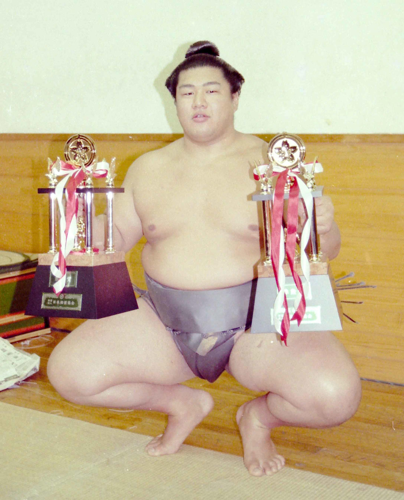 95年5月21日、大相撲夏場所の殊勲賞と敢闘賞を受賞した武双山