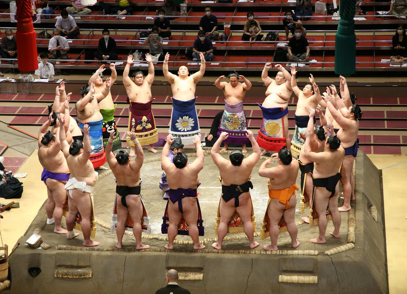 大相撲7月場所6日目の幕内土俵入り（撮影・河田真司）　