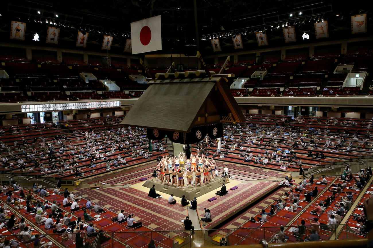 大相撲7月場所9日目の幕内土俵入り（撮影・河田真司）
