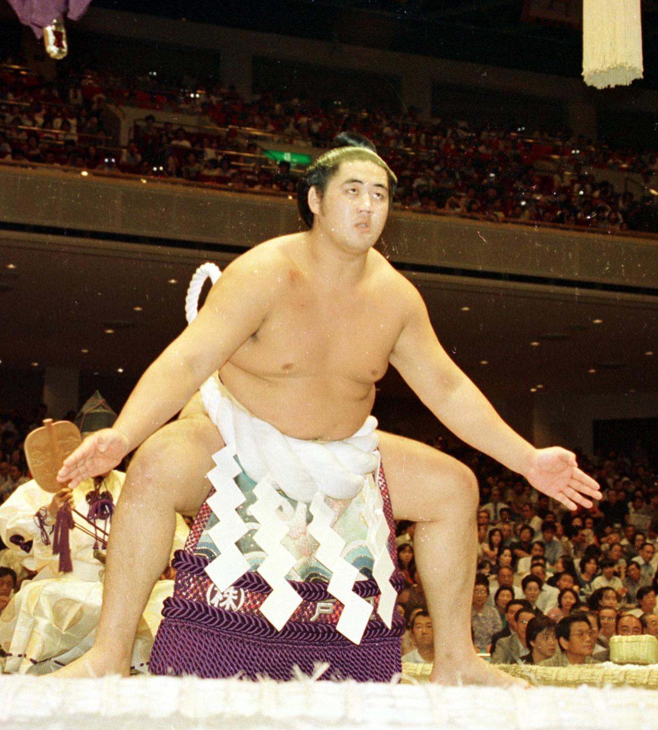 87年大相撲秋場所初日、土俵入りを行う双羽黒　