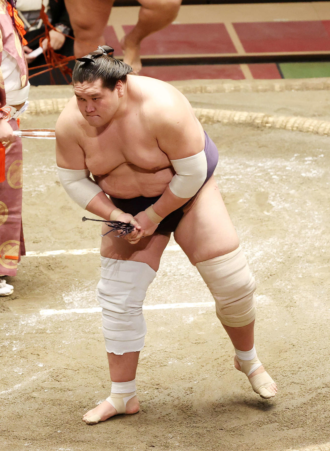 御嶽海を寄り切りで破り満足そうな表情を見せる照ノ富士（撮影・鈴木正人）