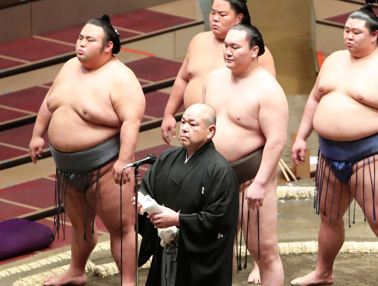 八角理事長（手前）（20年7月19日）