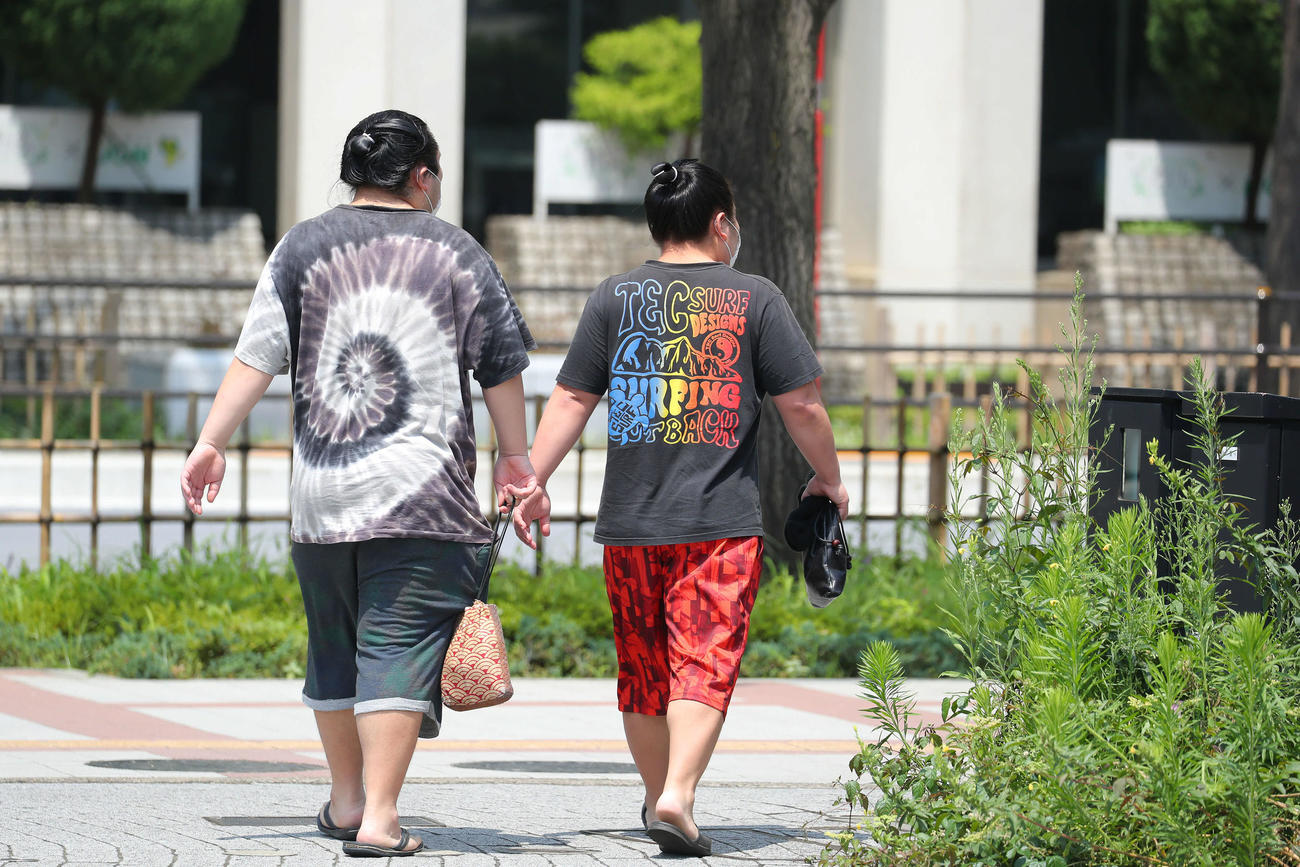 国技館に向かう式秀部屋の力士