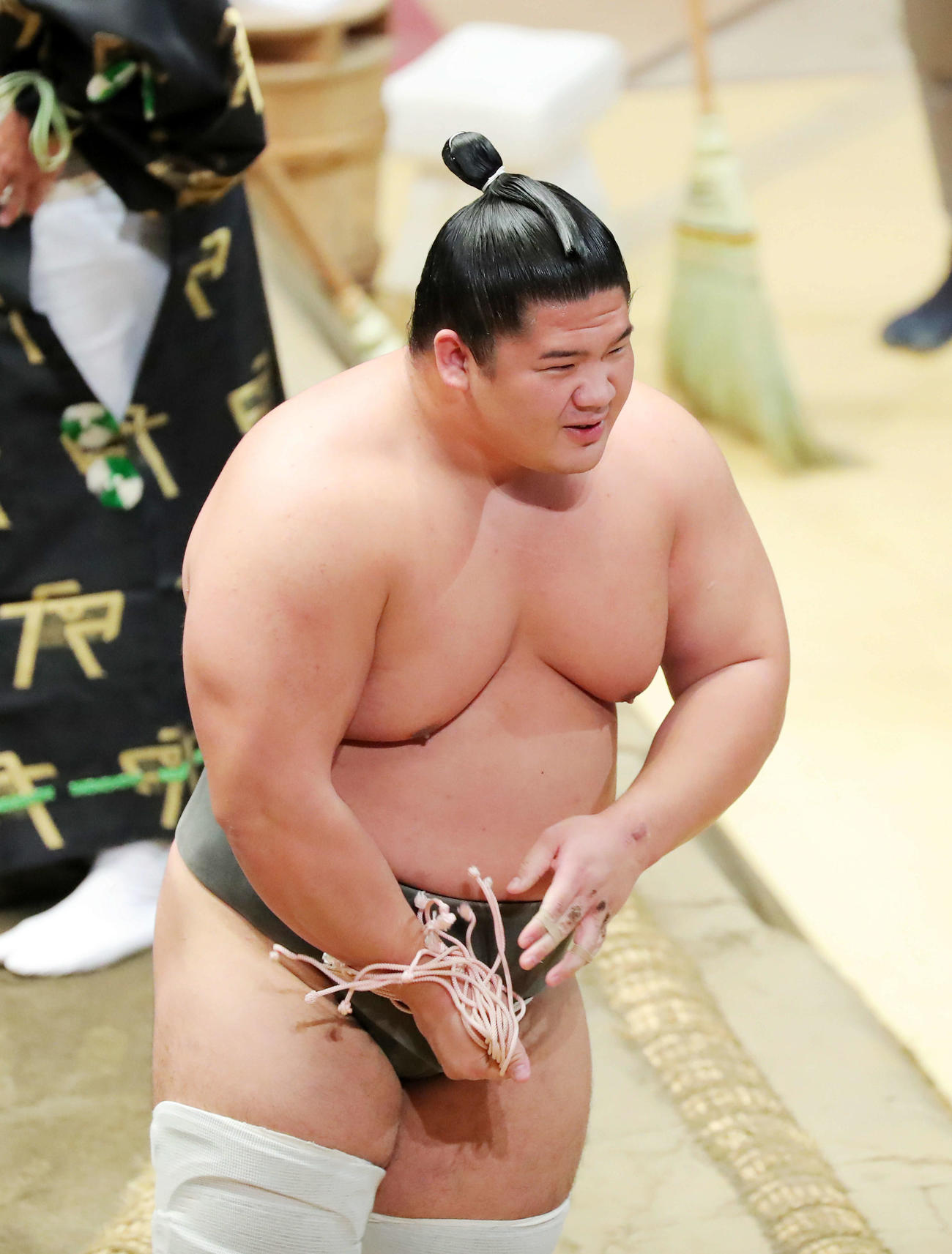 千代の海を破り土俵から引き揚げる宇良（撮影・河田真司）
