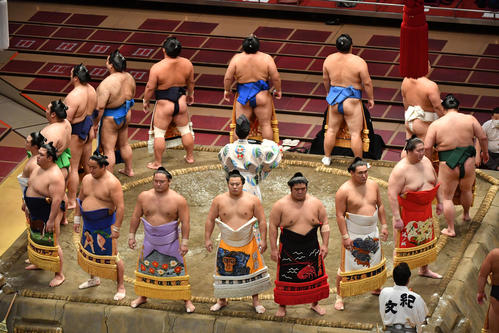 大相撲13日目 幕内土俵入り(撮影・柴田隆二)