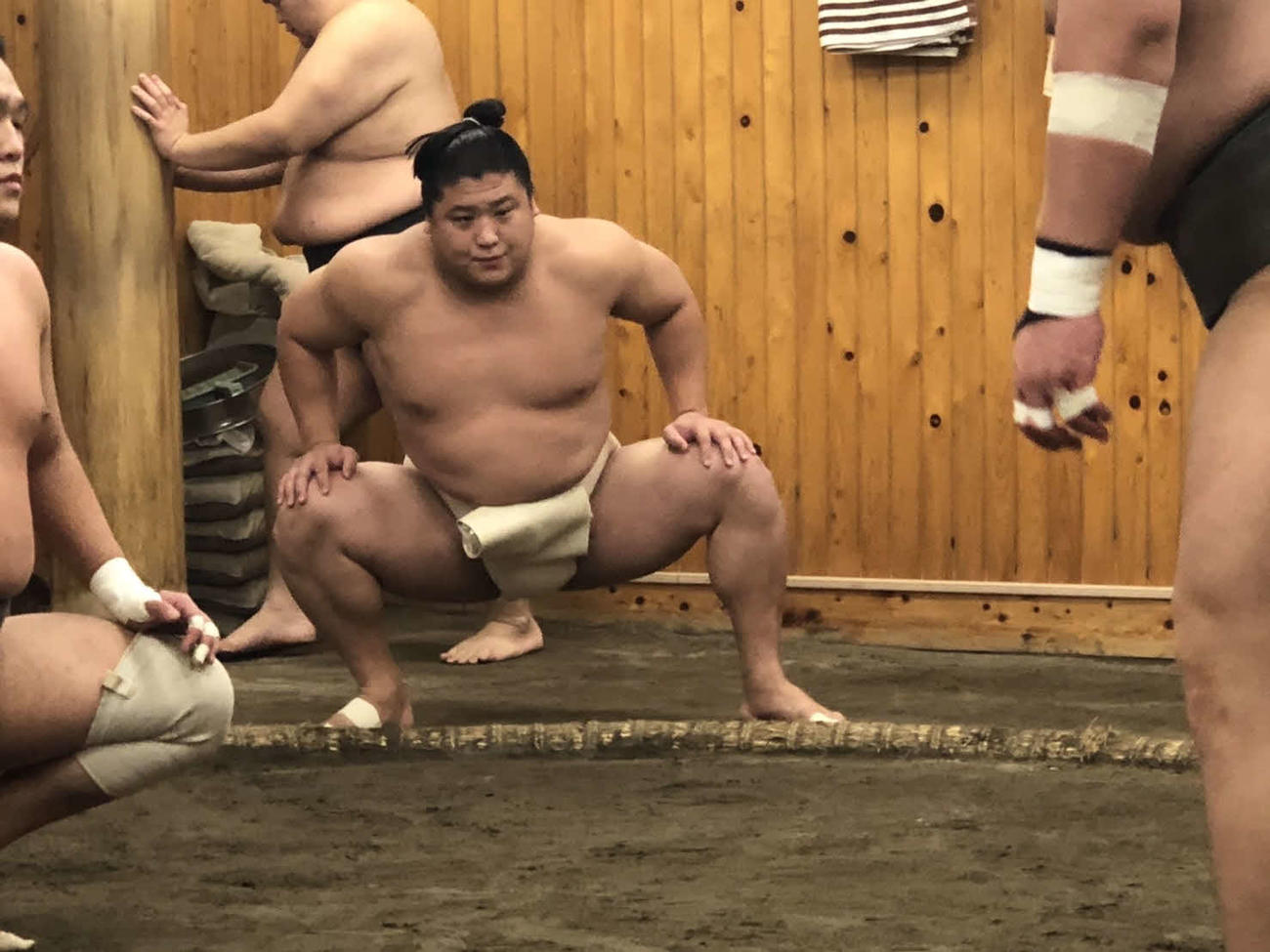11月場所に向けて稽古する若隆景