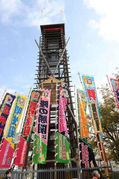 令和2年11月場所の御免札板、番付、櫓（撮影・鈴木正人）