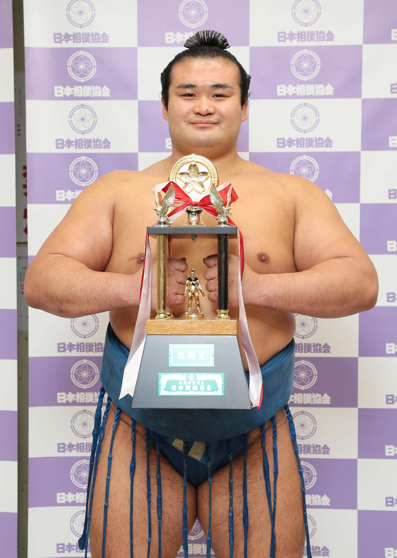 敢闘賞を受賞した千代の国（代表撮影）