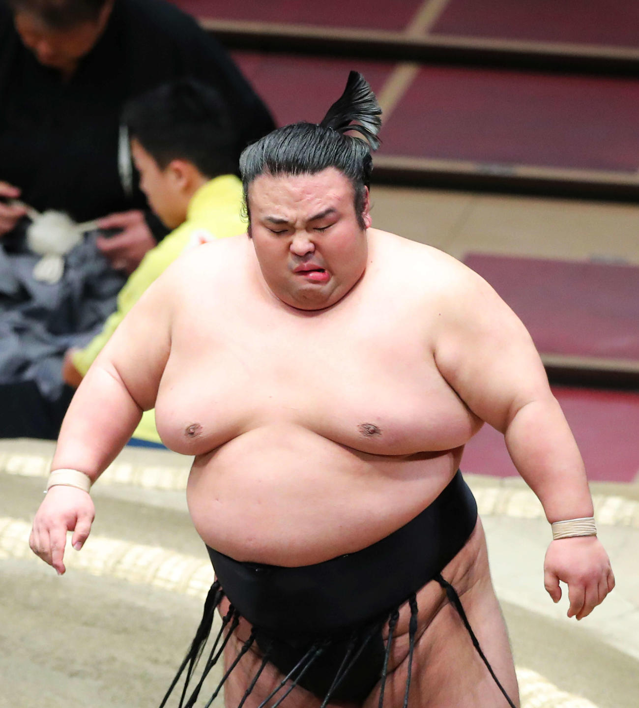 幕内優勝決定戦で照ノ富士を押し出しで破り、感極まった表情を浮かべる貴景勝（撮影・河田真司）