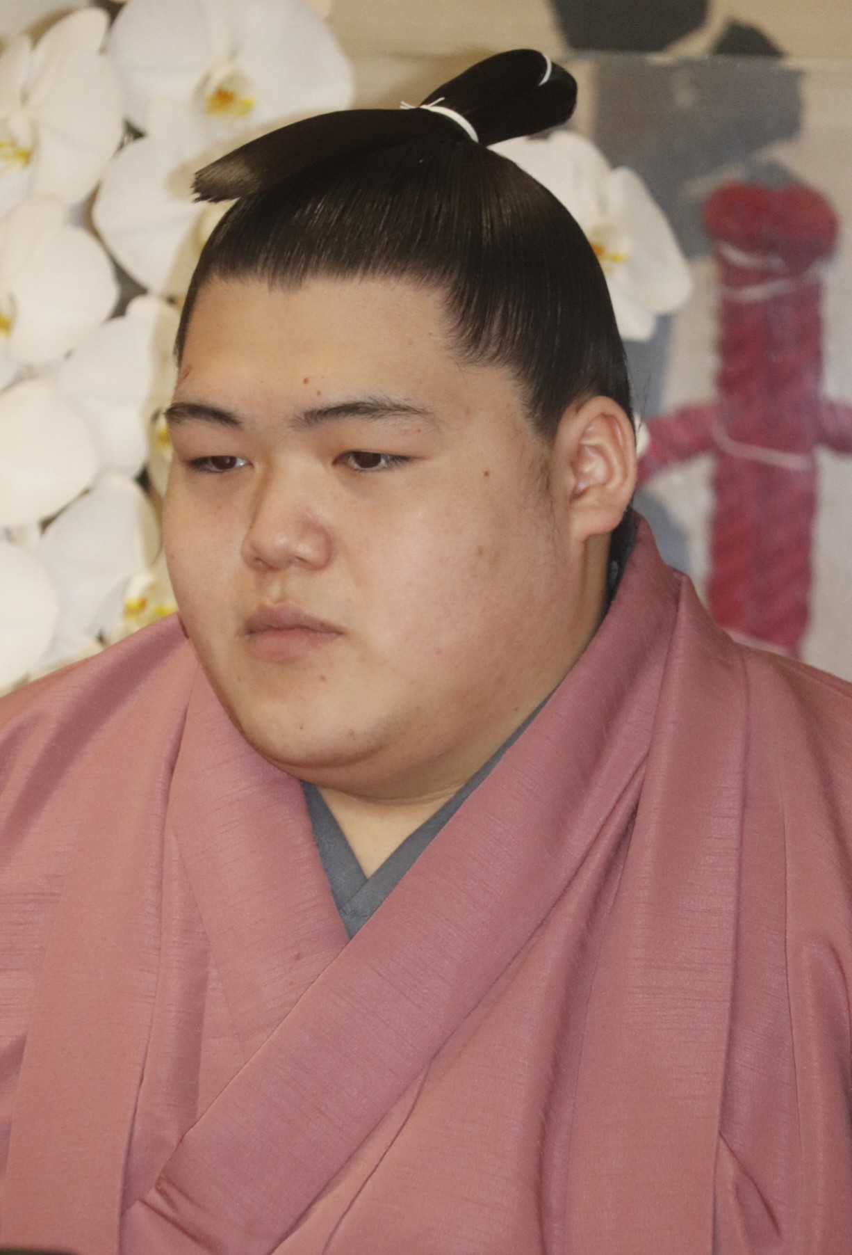 リモートでの新十両会見に臨む納谷改め王鵬