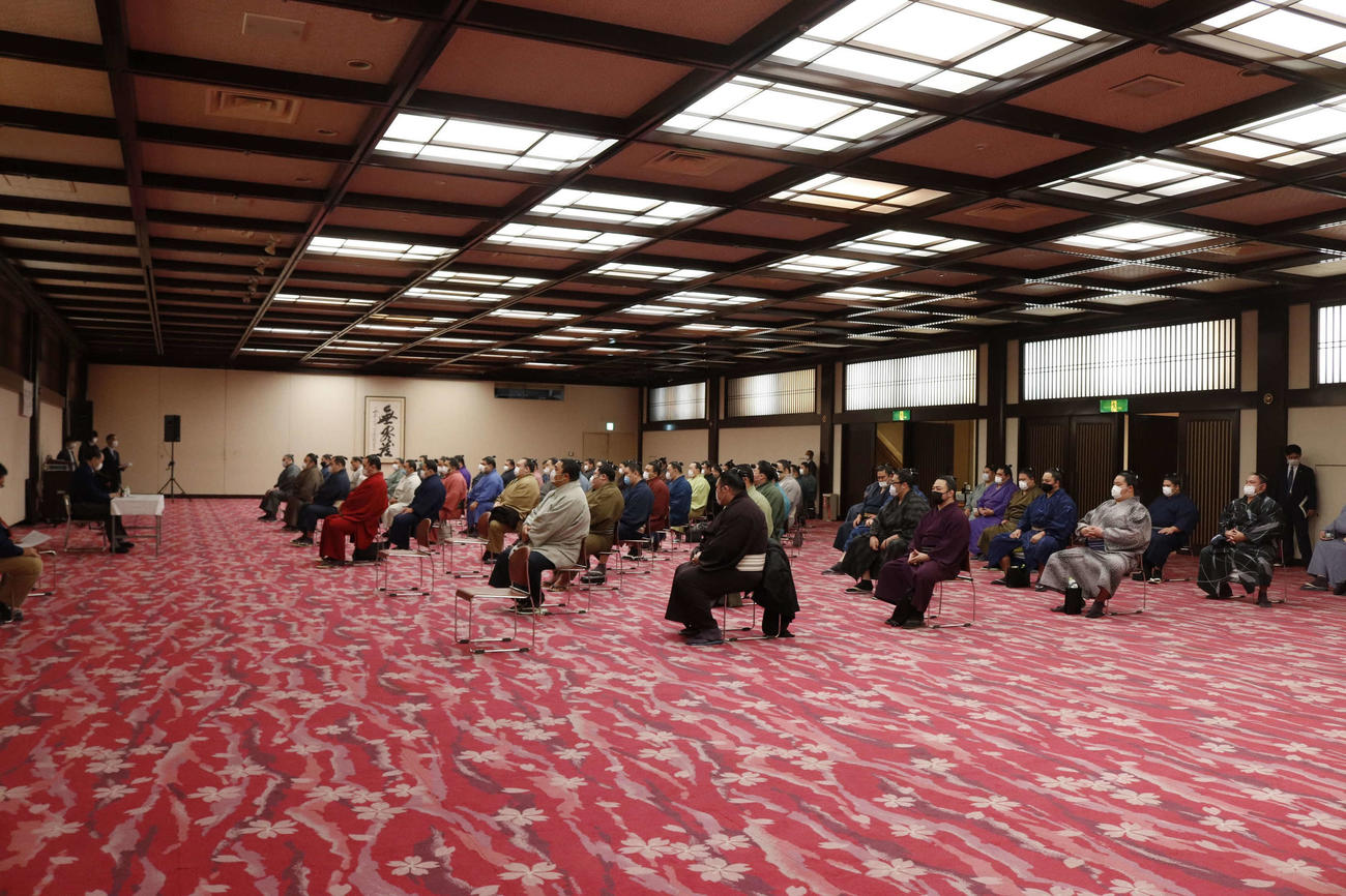 両国国技館の大広間で行われた力士会の様子