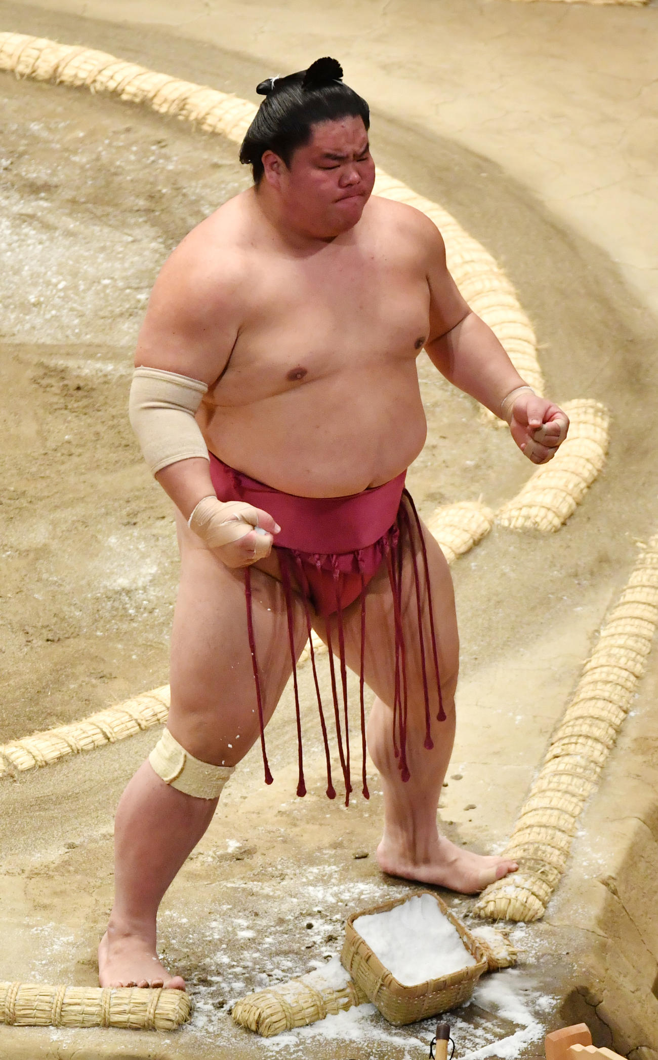 取り組み前に気合が入る大栄翔（撮影・柴田隆二）