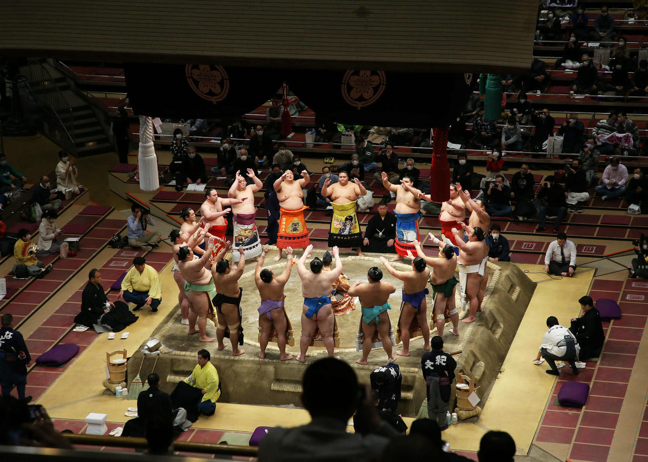 大相撲初場所8日目の幕内土俵入り（撮影・河田真司）