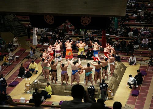 大相撲初場所8日目の幕内土俵入り（撮影・河田真司）