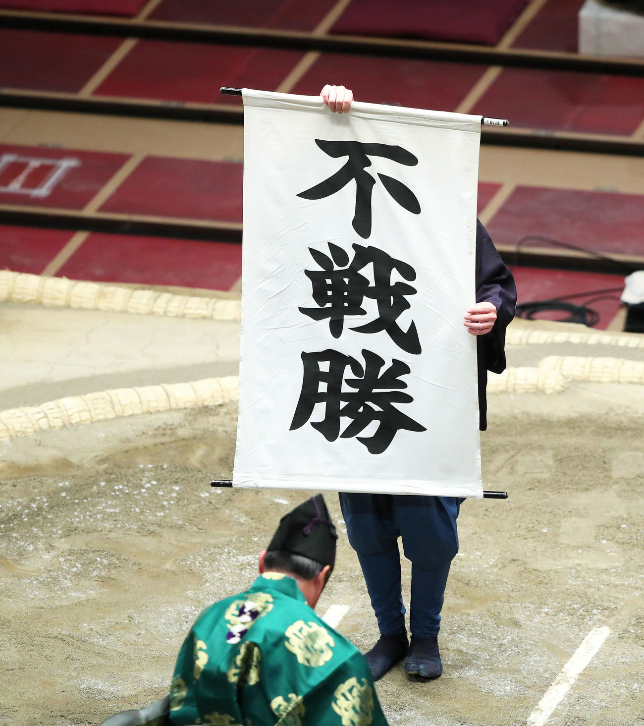 貴景勝が休場のため、隠岐の海の不戦勝（撮影・河田真司）