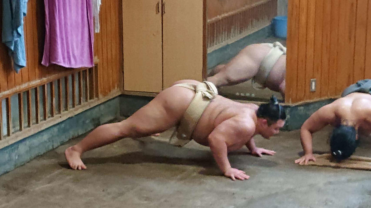 春場所に向けて稽古する朝乃山（日本相撲協会提供）