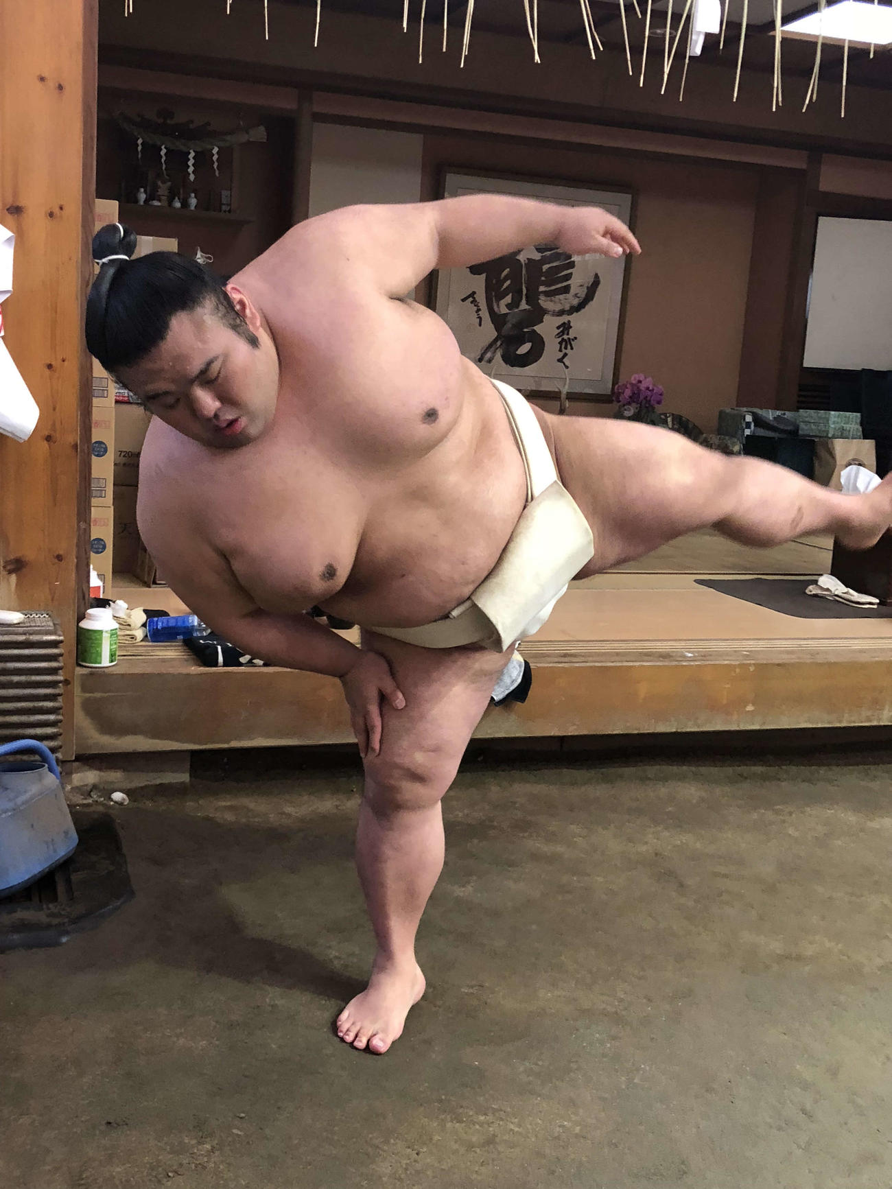 四股を踏む貴景勝（日本相撲協会提供）
