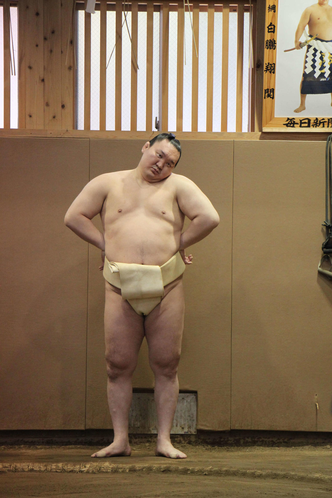 準備運動をする白鵬
