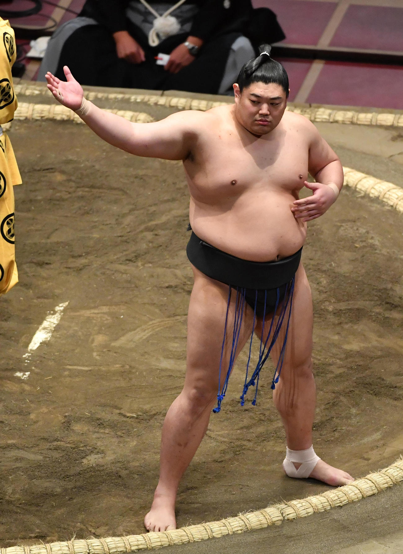 四股を踏む阿炎（撮影・柴田隆二）