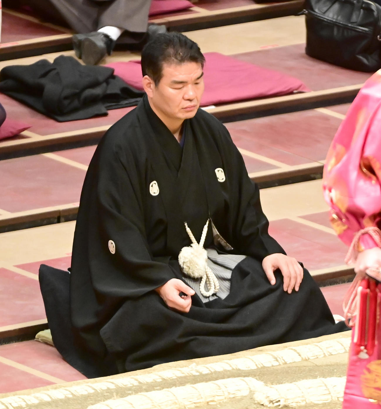 審判を途中で交代した片男波親方＝2021年1月12日　