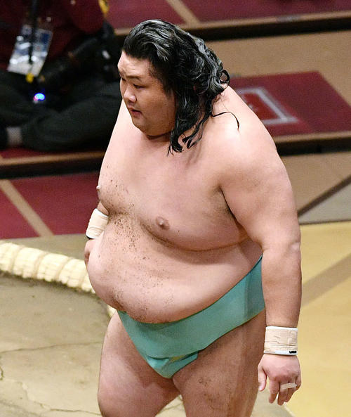 大奄美に敗れた天空海（撮影・滝沢徹郎）　