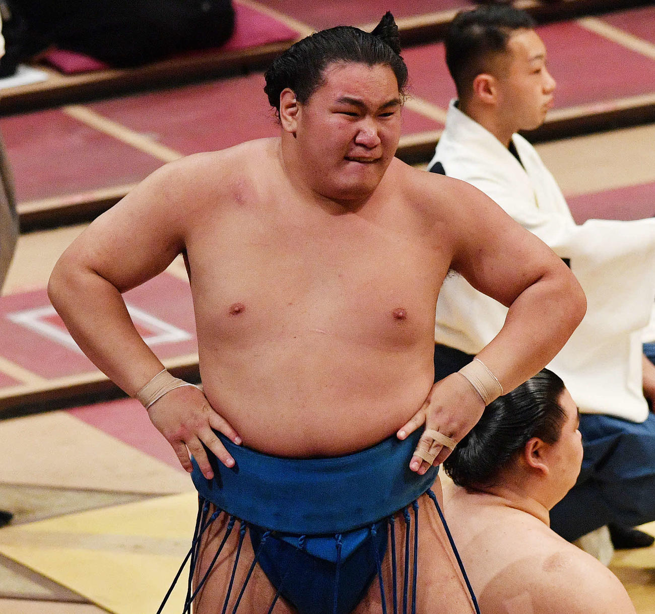 照ノ富士に敗れ悔しげな豊昇龍（撮影・滝沢徹郎）