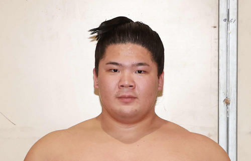 宇良が４年ぶりの幕内の土俵 ８日目で魁聖と対戦 大相撲写真ニュース 日刊スポーツ