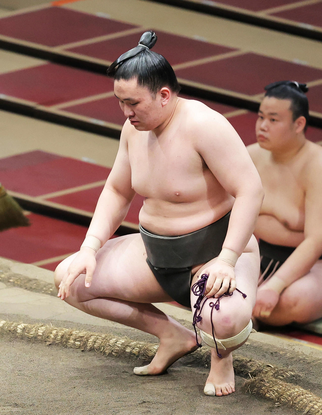 琴前田を寄り倒しで破り、全勝で序二段優勝を決める千鵬（撮影・河田真司）