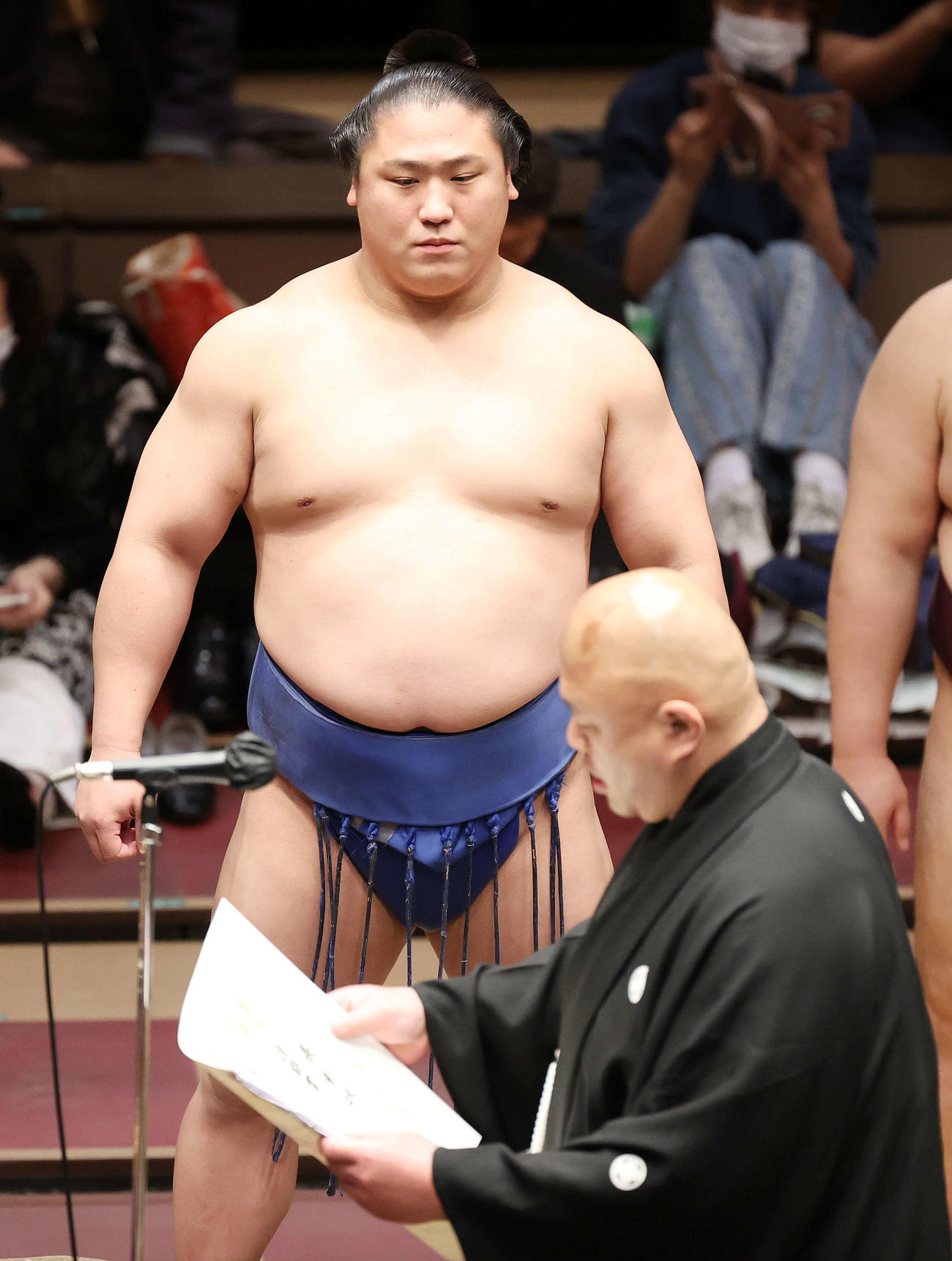 技能賞を受賞し表彰される若隆景（撮影・鈴木正人）