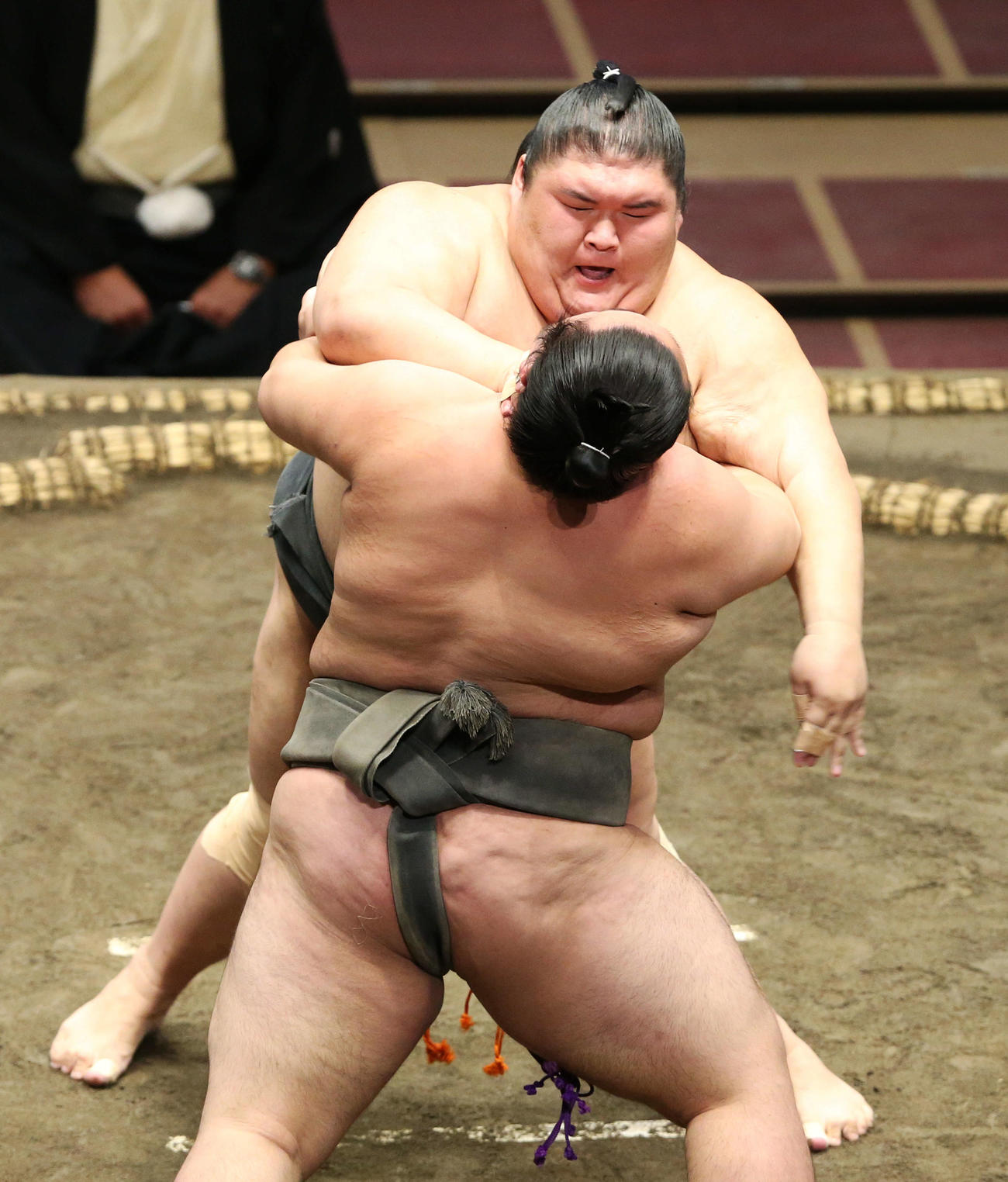 吉井（手前）を攻める高立（2020年7月21日撮影）