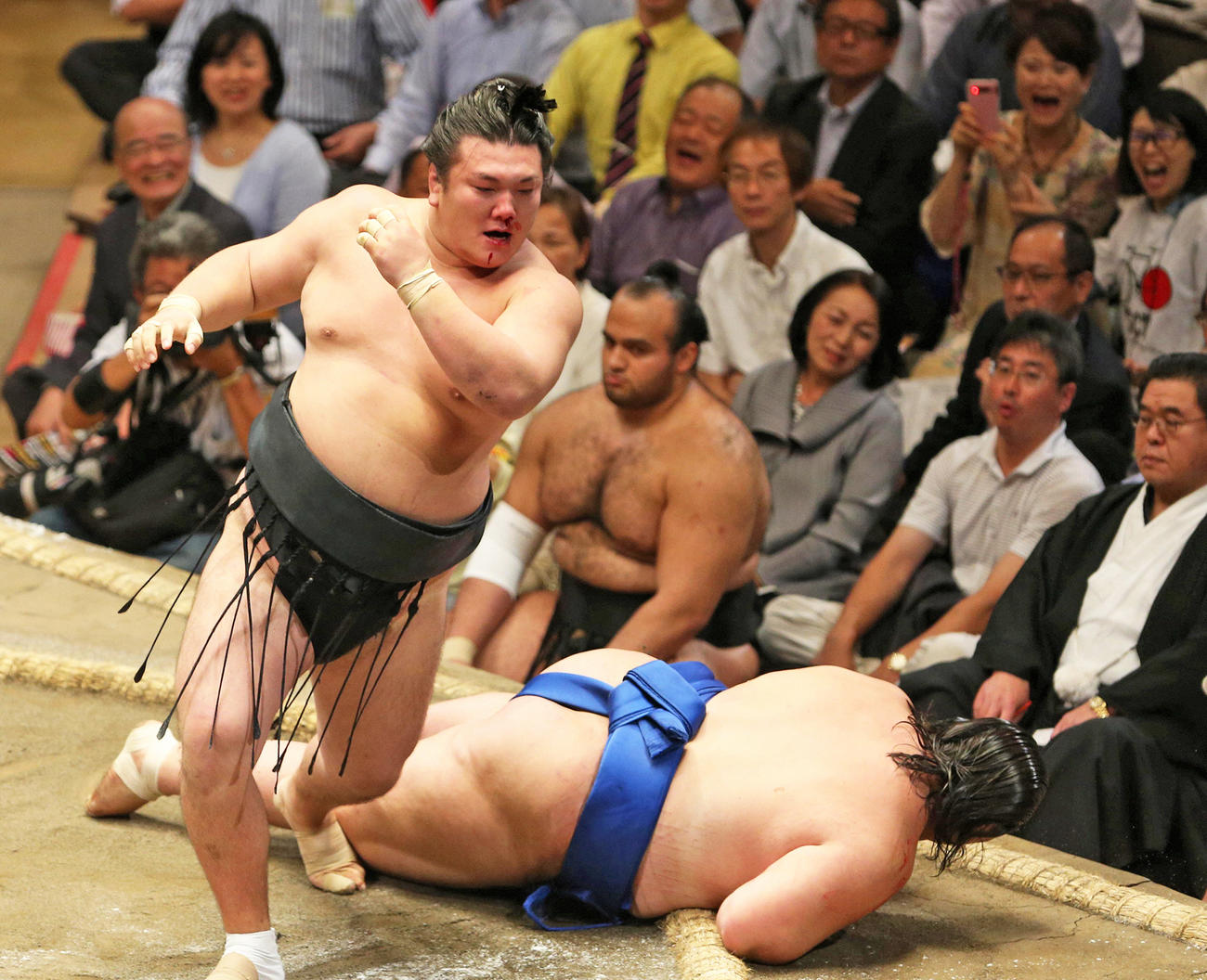 14年秋場所7日目、逸ノ城を上手投げで破った勢