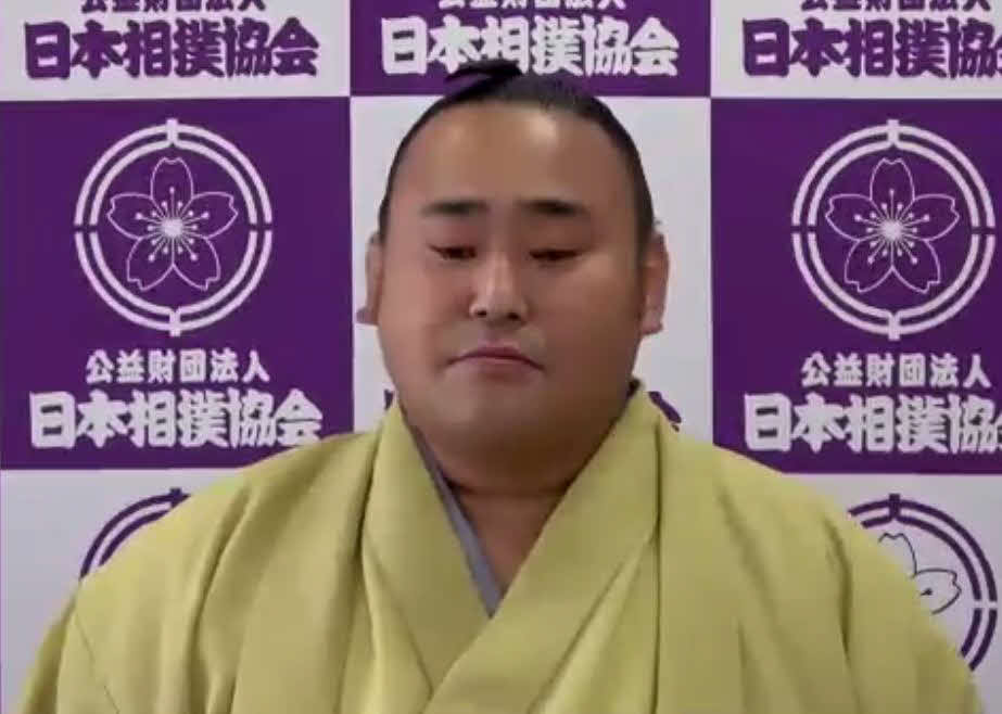 オンラインでの引退会見に臨む年寄「桐山」を襲名した元前頭の旭日松