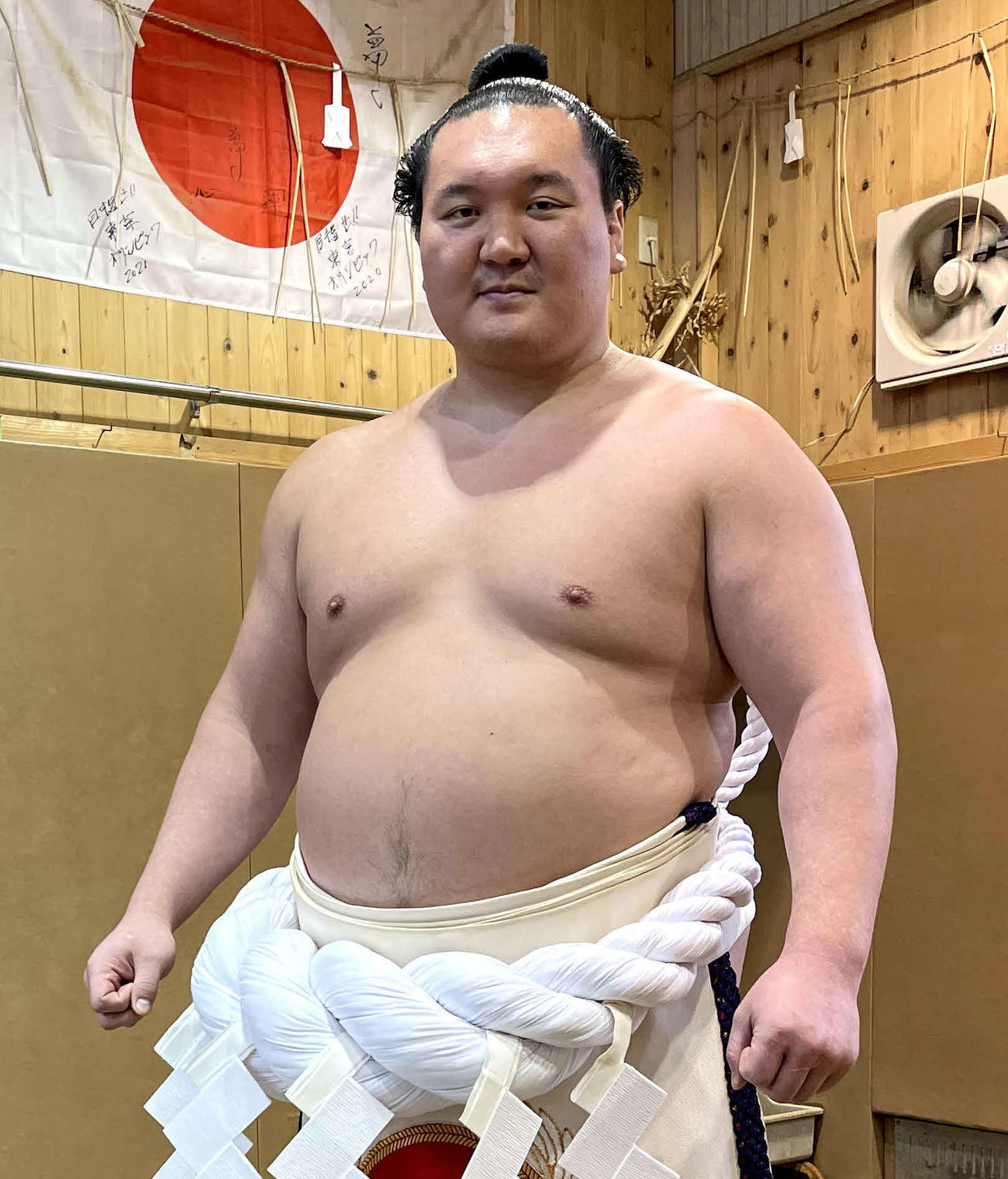 新調された綱を締める横綱白鵬（2021年6月12日）