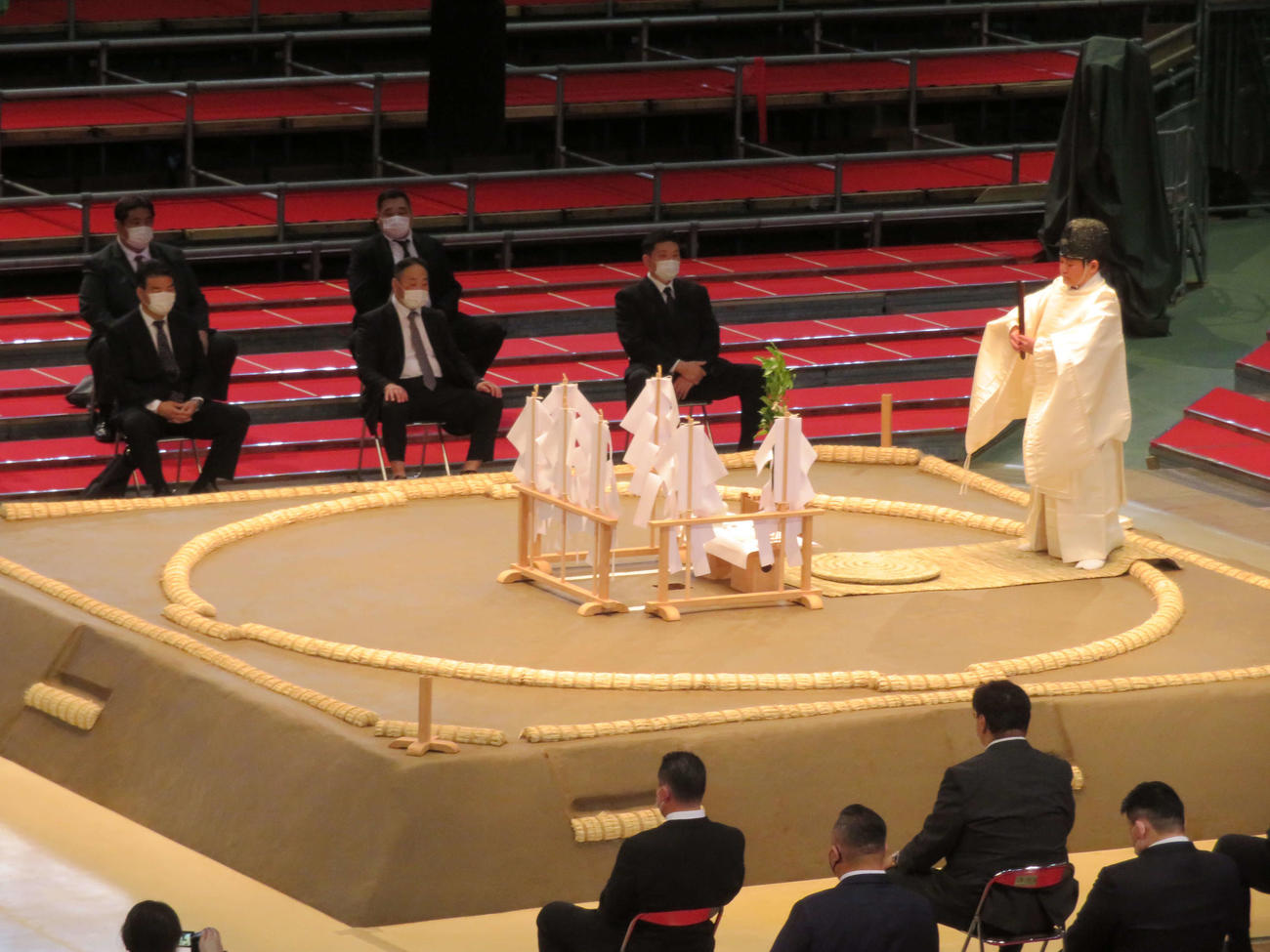 初日を翌日に控え、名古屋場所の安全を祈願して行われた土俵祭り