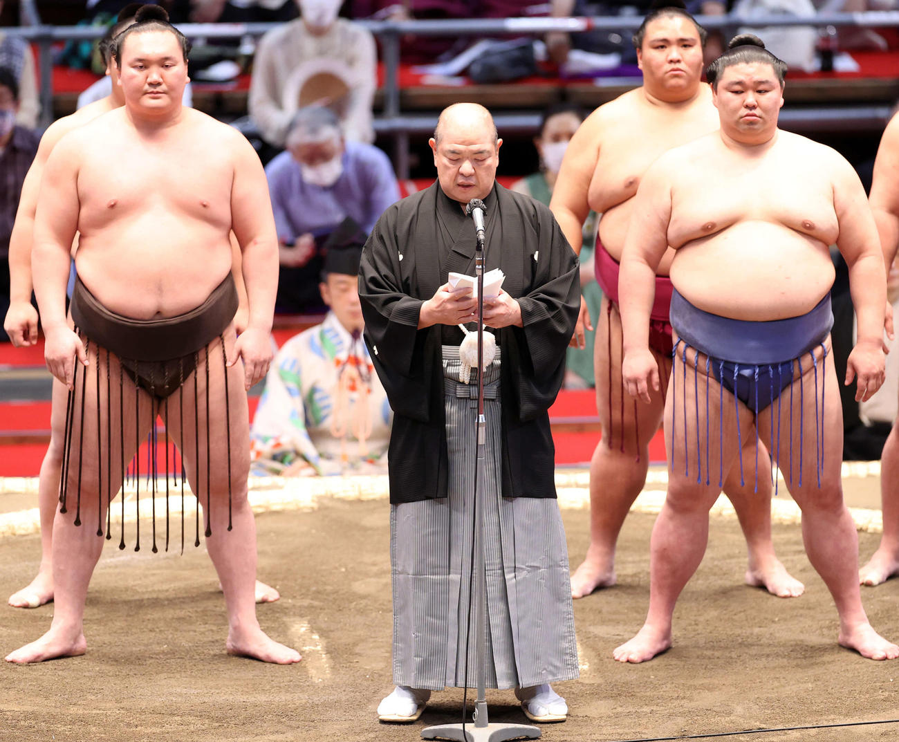 協会あいさつする八角理事長（中央）（撮影・鈴木正人）
