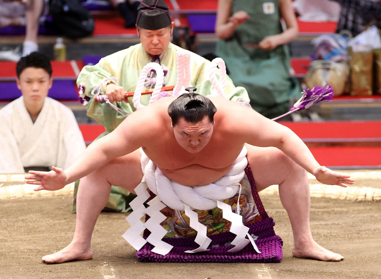 土俵入りする白鵬（撮影・鈴木正人）