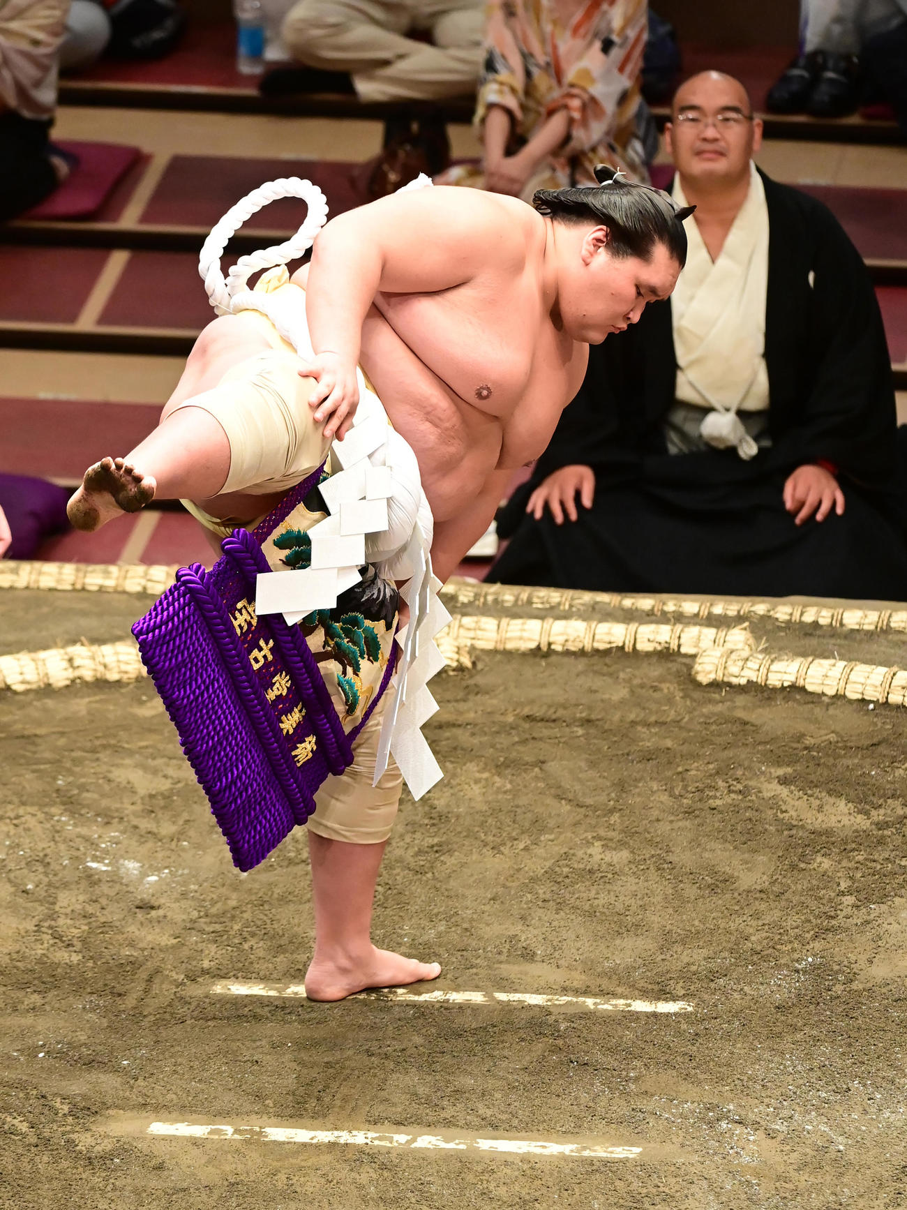 横綱土俵入りに臨む照ノ富士（撮影・小沢裕）