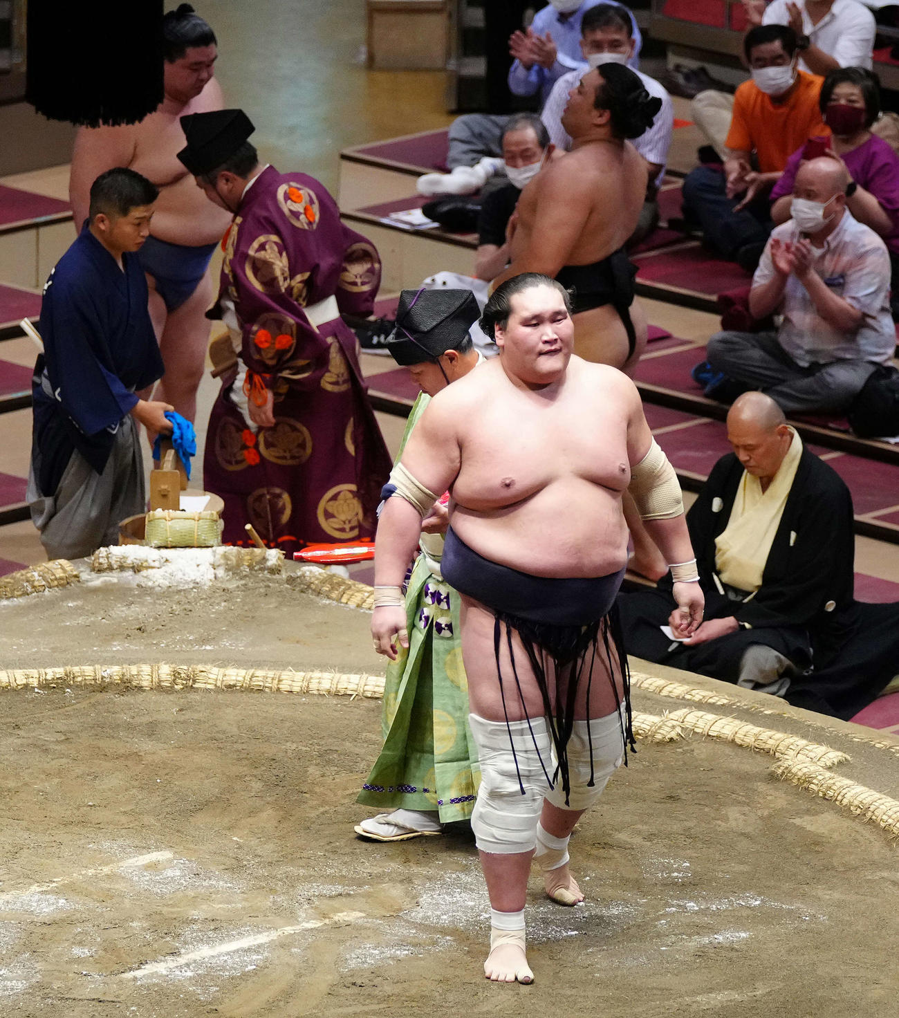 霧馬山を寄り切りで破った照ノ富士（撮影・江口和貴）