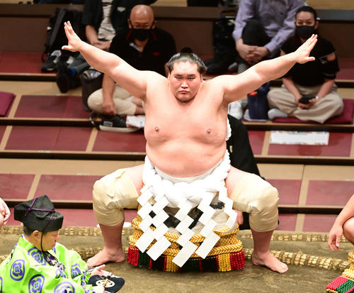 照ノ富士7戦全勝、土俵入りは心機一転「永谷園」の化粧まわしで