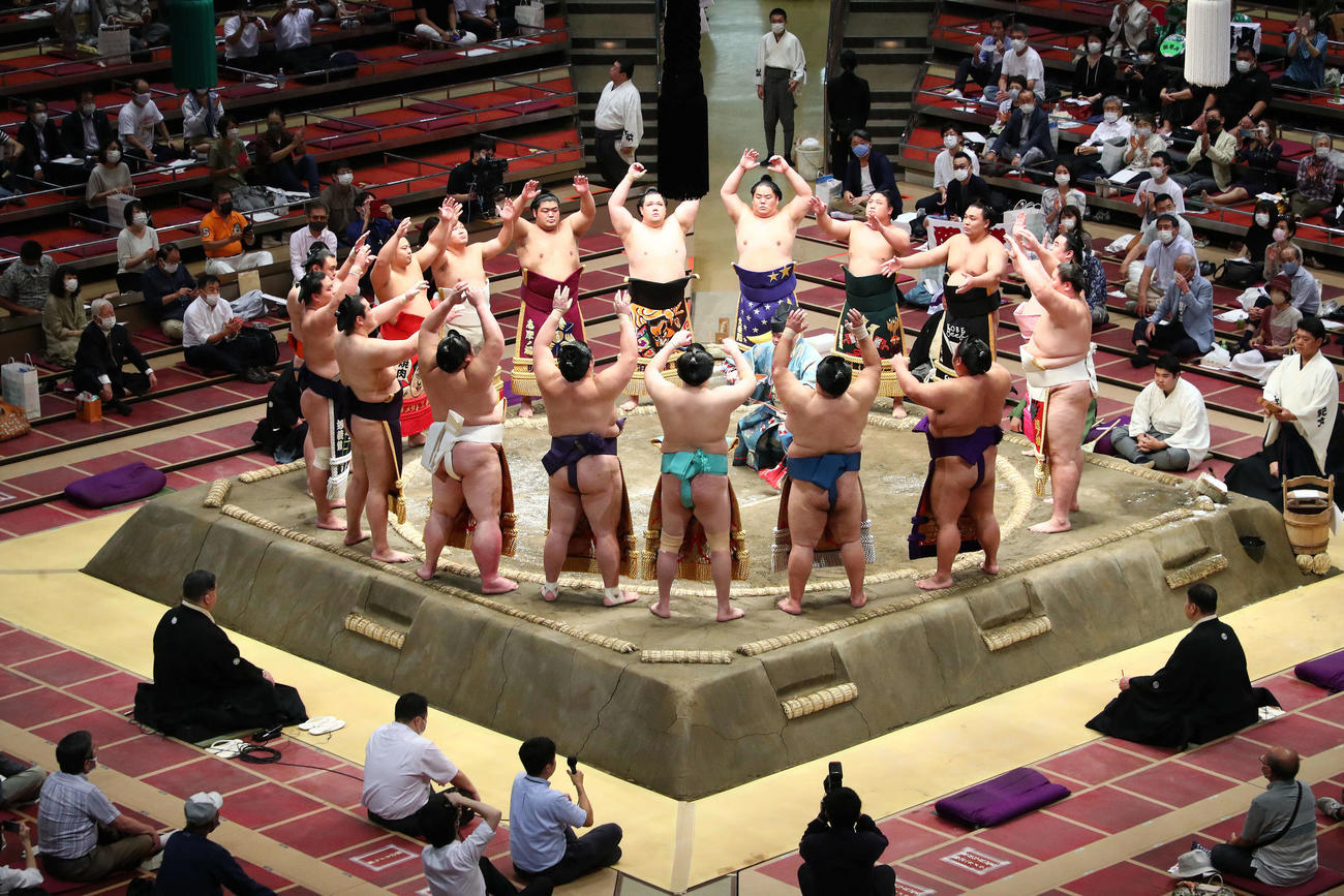 大相撲秋場所10日目の幕内土俵入り（撮影・河田真司）