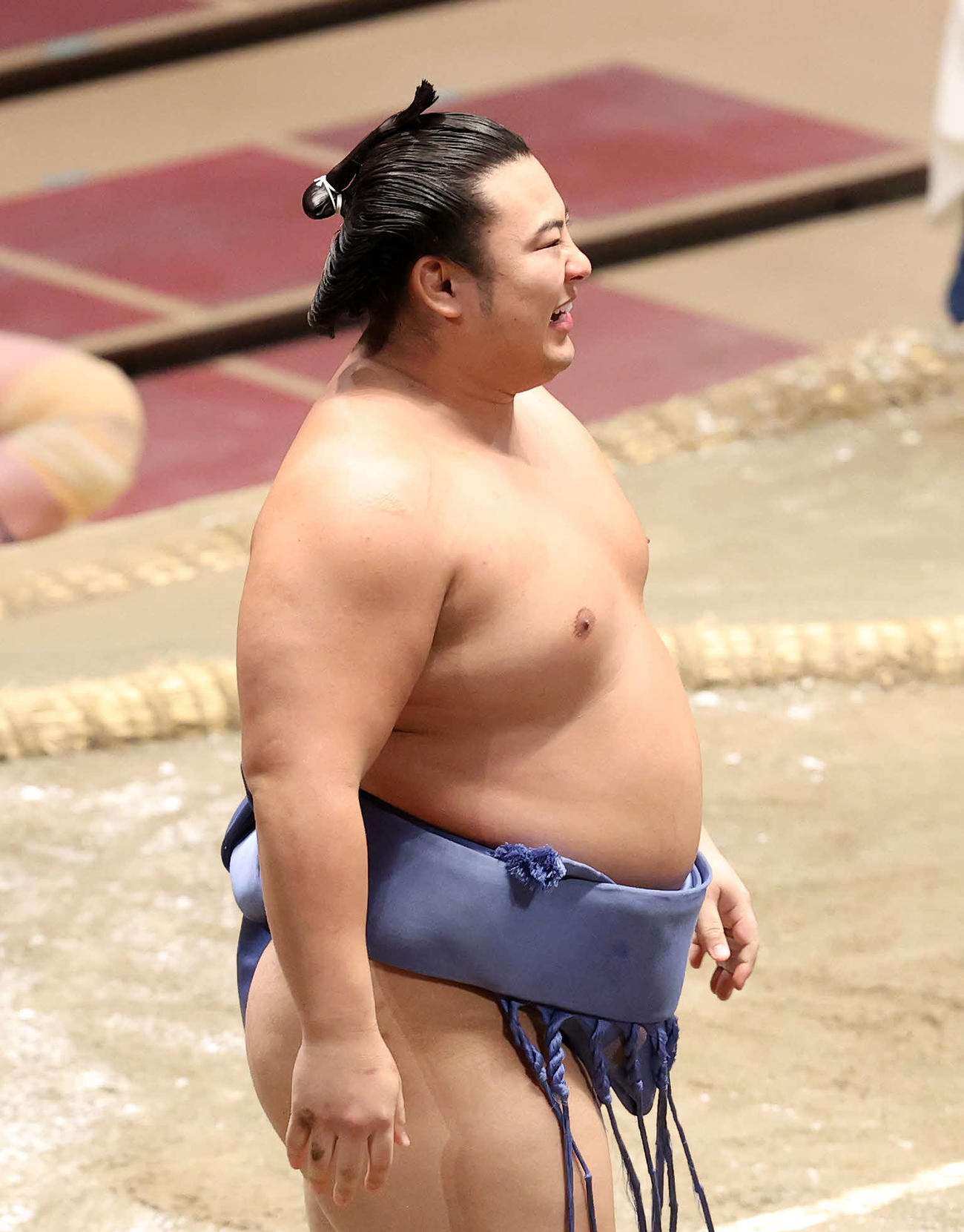 徳勝龍（右）を首投げで破った翔猿（撮影・鈴木正人）