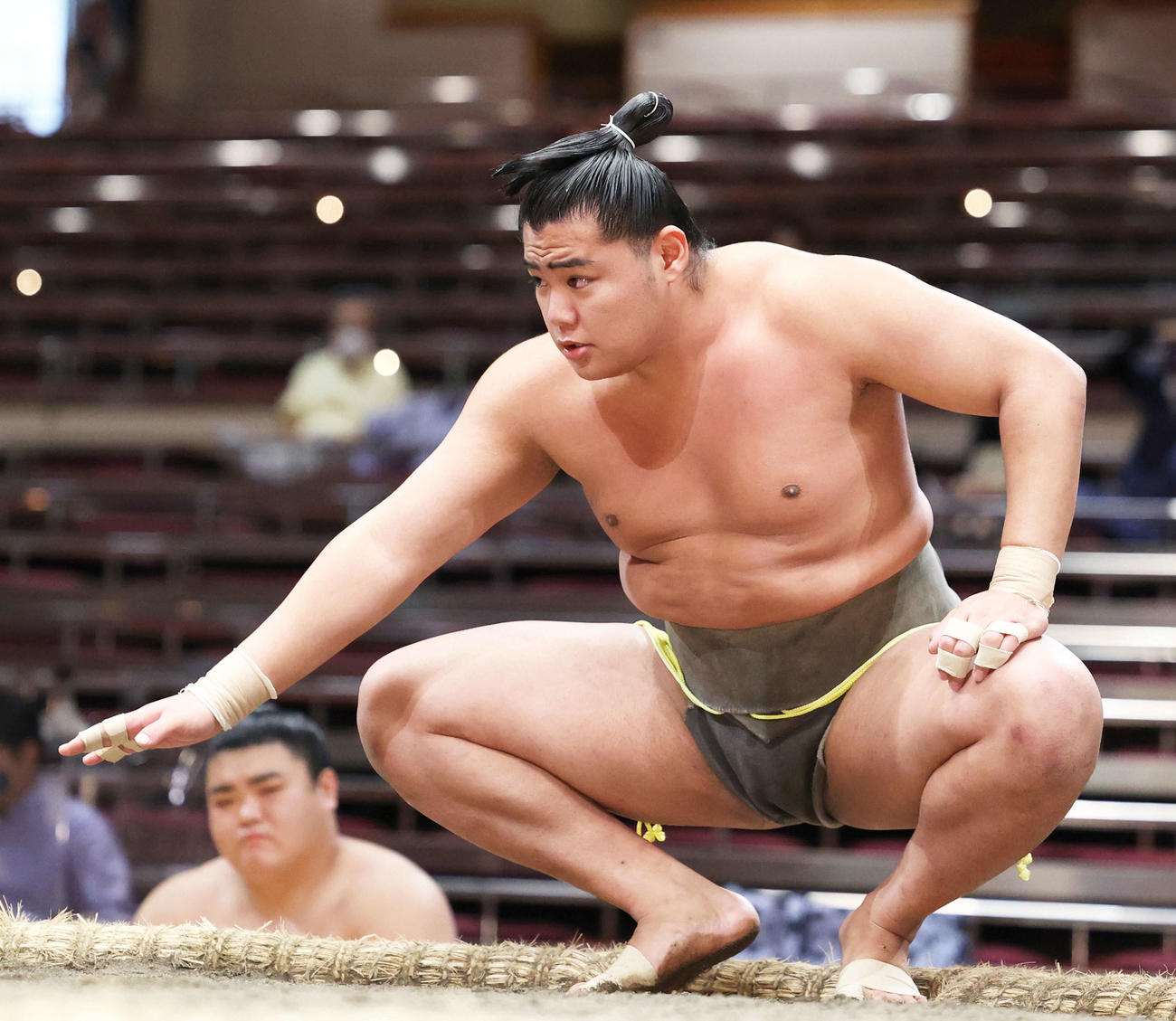 御船山を押し出しで破り、序ノ口優勝を決める瀬戸の海（撮影・河田真司）